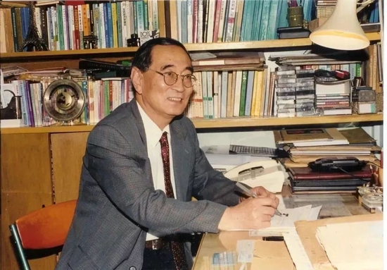 此时的光华取得了令人瞩目的成绩,厉以宁觉得自己的一切付出和努力都