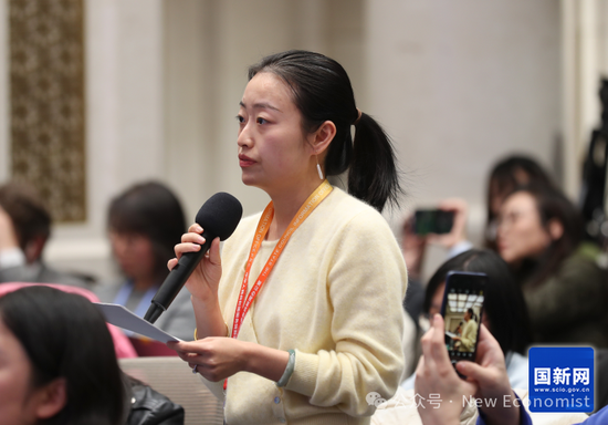 证券时报记者发问（刘健 摄）