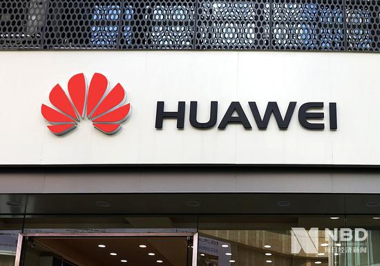 制裁今日正式生效 华为员工：工作仍正常进行中