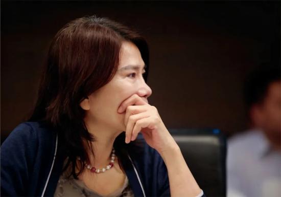 格力“女王”愿禅位 靖东踩雷后继者谁？