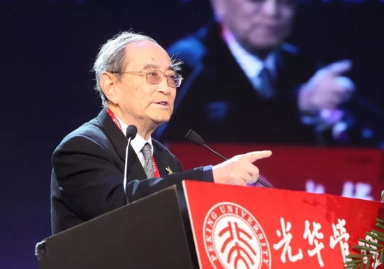 经邦济世 诗化人生——记厉以宁教授