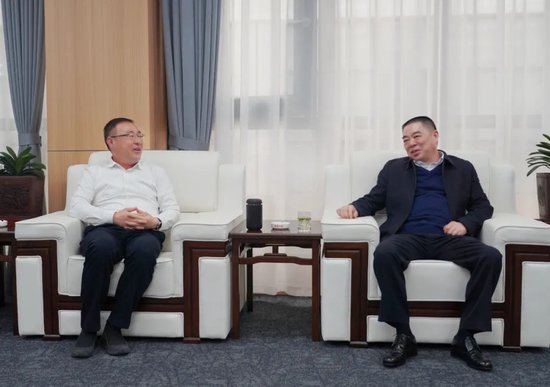 张正介绍西凤集团发展情况