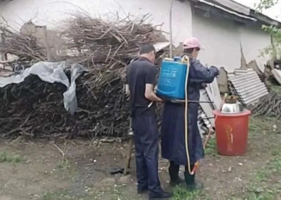 刘明现在已经可以做一些简单的劳动