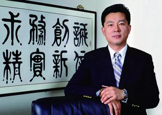 中海郝建民履新岁宝百货 2400万年薪背后的地产心思