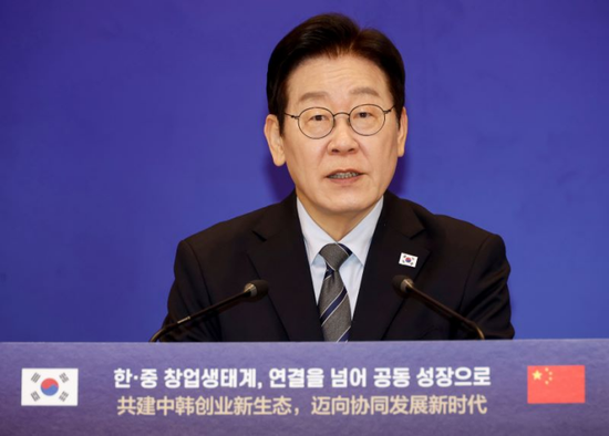 7日，李在明在上海出席中韩创新创业论坛。图源：韩媒