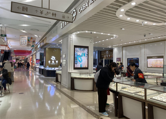 实探!跌破800元,他们出手了!