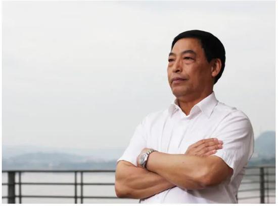国企大佬攫财往事：川蜀亿万富豪曝贿送270万，格力经销商亦涉案