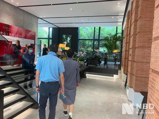 上海楼市升温：12万/平方米最高总价超6000万 开盘