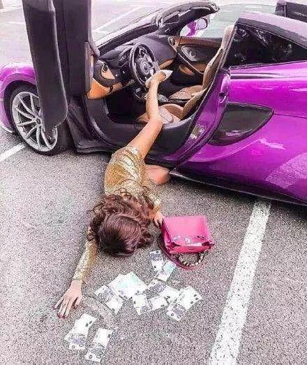 一跤摔出14亿流量炫富挑战为何能刷屏