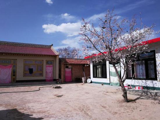 通过养牛已脱贫的某农户住房