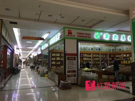 位于昆明螺蛳湾的昆明中药材专业市场。图片来源:红星新闻