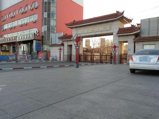 位于河北黄骅的华林公司总部大门紧闭。     新京报记者 陈奕凯 摄