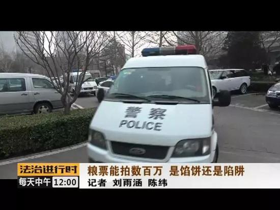 在其公司内，民警起获了大量的