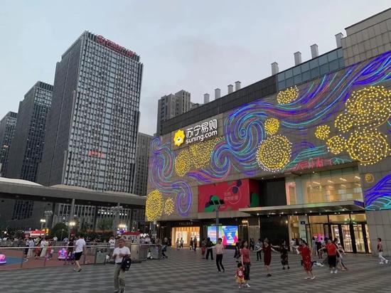 ▲ 2019年7月2日，全国首家更名为“苏宁易购PLAZA建邺店”的万达百货。