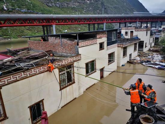 乡村治理有十大盲点：穷村巨债、食品劣质、网