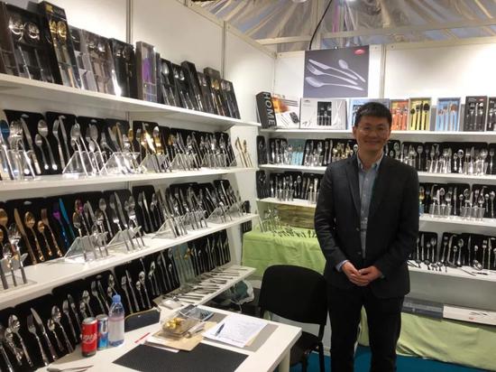 湖南一家给宜家、星巴克代工瓷器老板：给我两