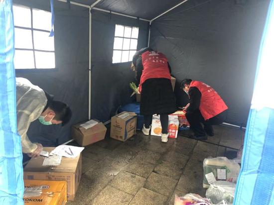 十堰＂战时管制＂：50名志愿者与五千名居民的自