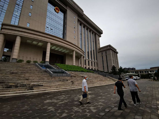 西安40亿项目工商变更“瑕疵案”再审 官员曾称法官是“铁哥们”