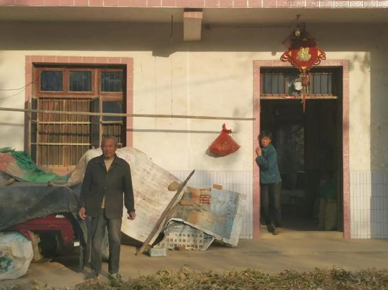 神奇净尿机和防辐射马甲的世界：骗子“下沉”悄悄进村