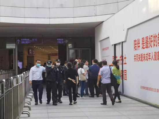 深圳千万刚需网红盘里投资客：七年前就开始为老家亲戚买社保