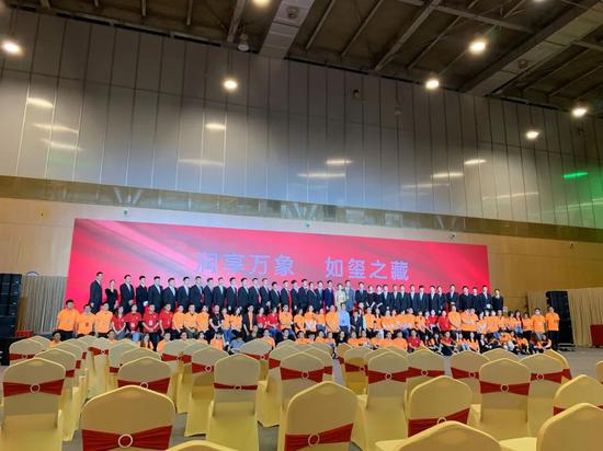 一个深圳网红楼盘的18年：润四开盘售罄 购房者求着买房