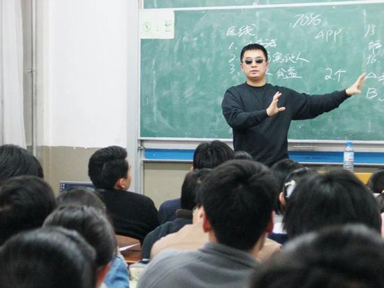 双面王海：打假偶像和逐利商人