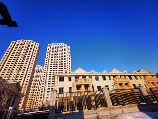 哈尔滨两楼盘违规超建 敲醒房地产监管与消费警钟