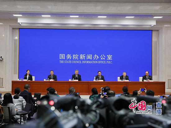 郭树清重磅发声：很多人买房投机很危险 不良贷款处置或增长