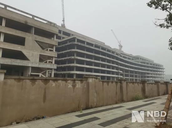 武汉弘芯一地鸡毛：投资高达千亿 年薪三五百万的工程师一大堆