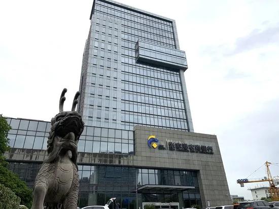 业绩增长艰难？张家港行营业收入增幅收窄逾期风险仍需注意