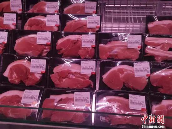 北京市豐臺區某超市售賣的豬肉。中新網記者 謝藝觀 攝