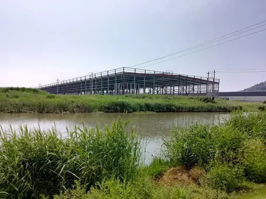 高导车间一侧仅完成钢架结构