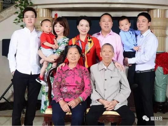 仙兰信佛,这个佛堂是给老人家准备的,有时长子虞江波也会上来喝茶打坐