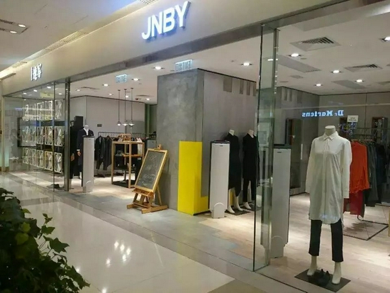 江南布衣童装走"歪风",管设计的老板娘懂化学不懂美学?