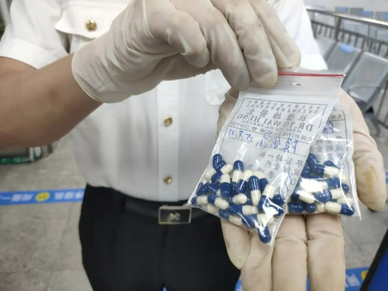 近日,经鉴定,沙头角海关在中英街入境旅检大厅查获的网红泰国dc减肥药