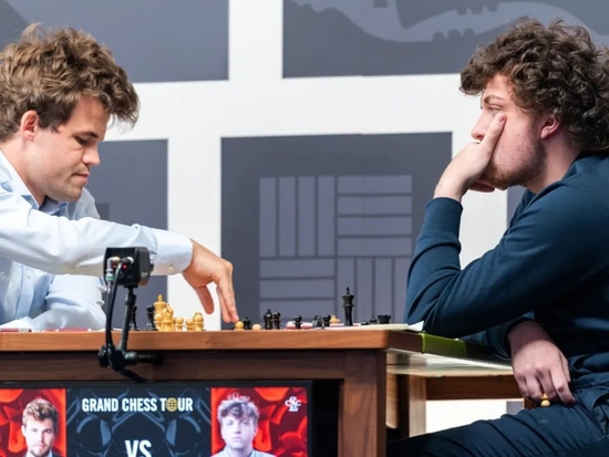 World No. 1 Carlsen (left) unexpectedly lost to 19-year-old Neiman (right)