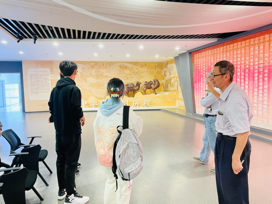 图/创作者在景区踩点

　　来源/七柒提供