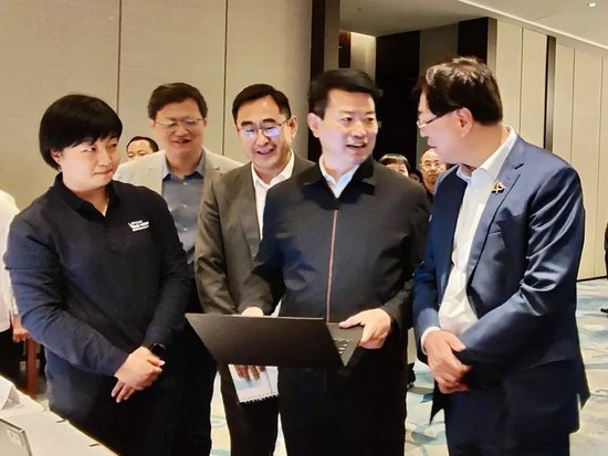 安徽省省长王清宪,安徽省委常委,合肥市委书记张红文分别与杨元庆董事