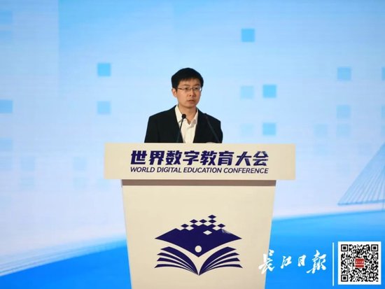 王兴兴演讲现场。记者史伟 摄