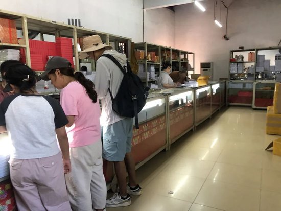 ◎&nbsp;白马寺的法物流通处，环境简陋