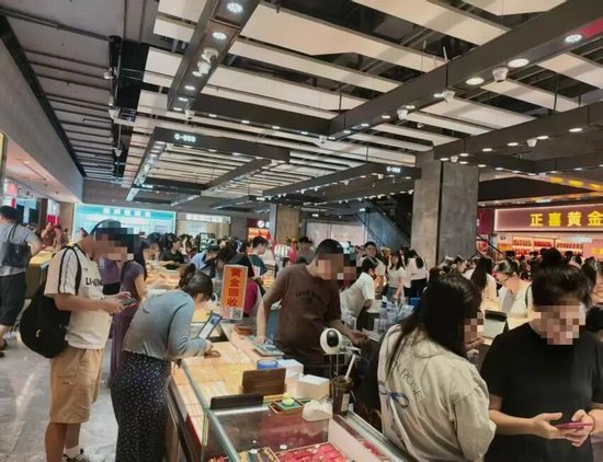 哔哩哔哩:天猫超市兑换码回收-黄金大涨！最新实探深圳水贝：“年轻人怕踏空下不去手，不少人转战白银”