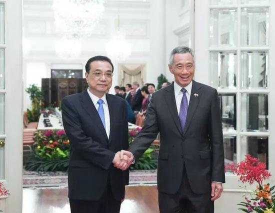 　▲2018年11月12日，李克强总理与新加坡总理李显龙举行会谈。 （新华社）
