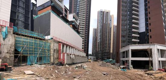 买了房才知道大马路横穿小区？开发商京基：是购房者自己忽略了