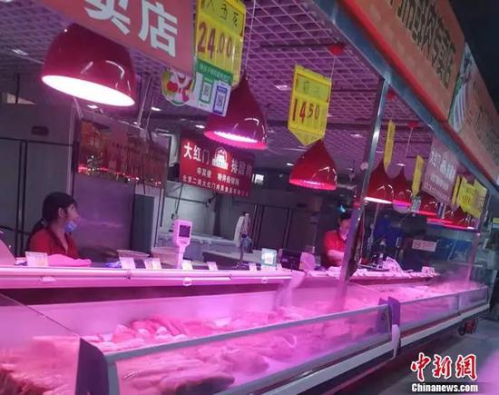 北京市豐臺區某菜市場的豬肉攤。中新網記者 謝藝觀 攝