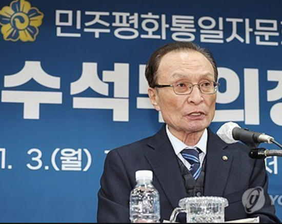 韩前国务总理李海瓒在越南去世，详情：出发前出现类似流感症状，病情恶化后准备返韩，候机时呼吸困难送医