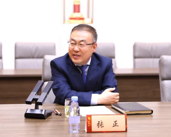 霍尔果斯市政府副市长田冰到西凤集团参观交流,张正:把西凤酒更好更快