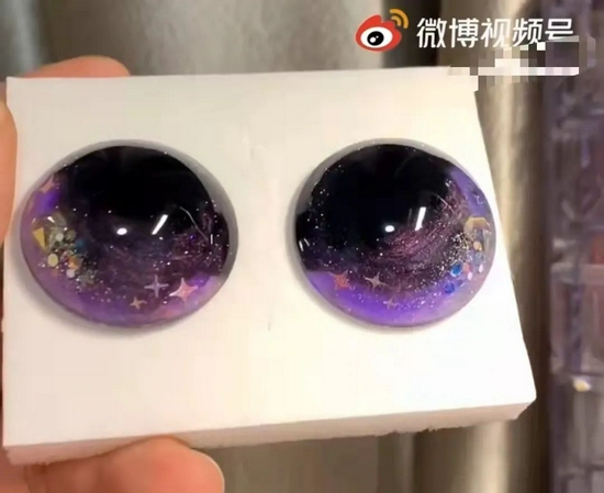 蘑菇卷制作的玩偶眼睛 图据微博