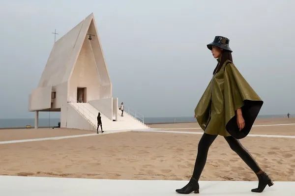 2019年，皮尔·卡丹在秦皇岛以“无限演变”为主题举行时装发布会，面向年轻人推出全新系列产品。