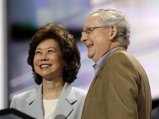 赵小兰与丈夫,美国参议院多数党领袖麦康奈尔.(新华/美联)