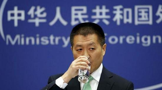  在2月6日外交部例行记者会上，陆慷表示，反对任何单边制裁的做法 